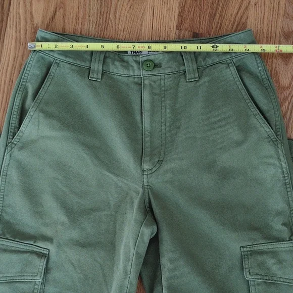 Aritzia TNA Green Women's Cargo Pants - Picture 7 of 10